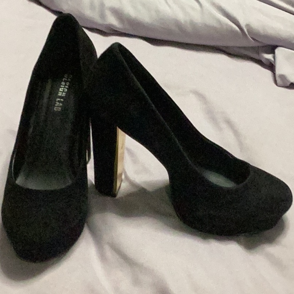 SAKS 5th AVE - Elegant Black Suede Platform Pump